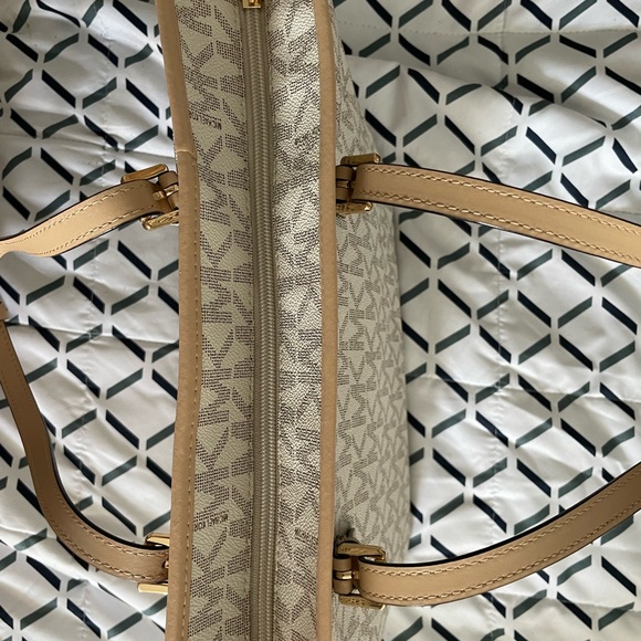 Michael kors jet set travel bag, originally $278 - Picture 5 of 5